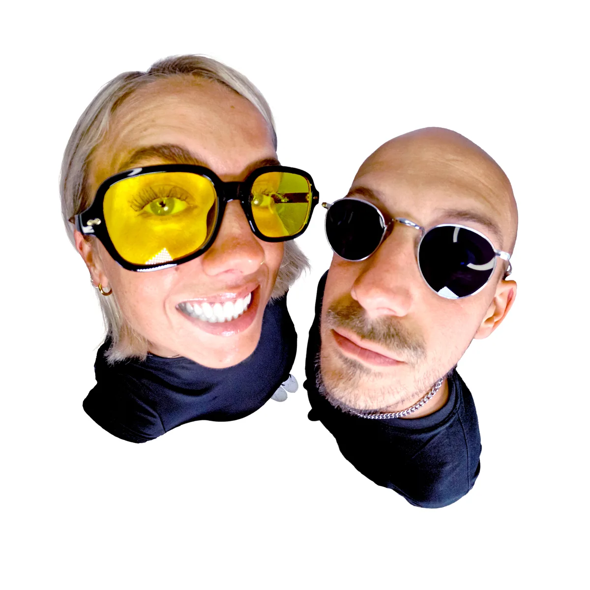 Pochette de l'EP 120 BPM de Jive Me : Tara et Bat en portrait détouré sur fond blanc, lunettes jaunes et noires